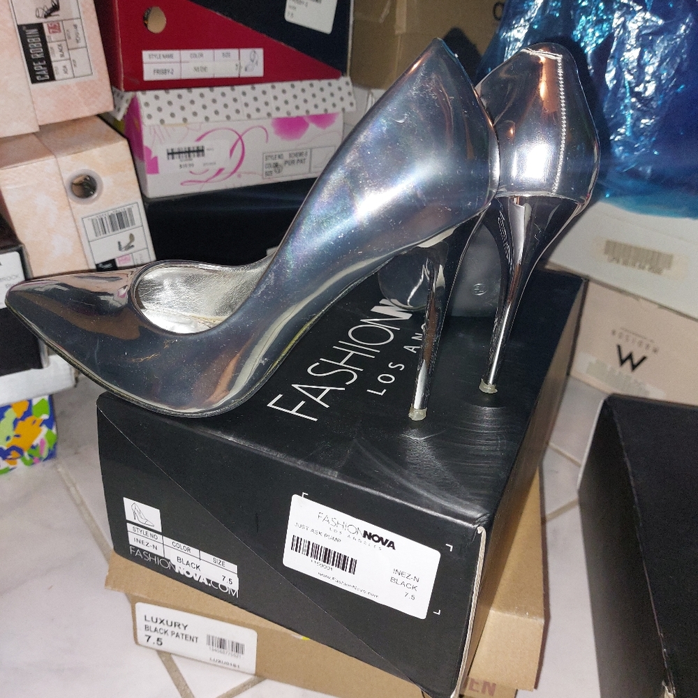Silver Pumps - Picture 4 of 4
